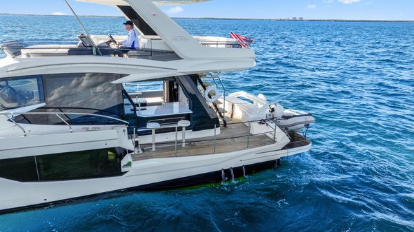 Galeon 500 Fly image