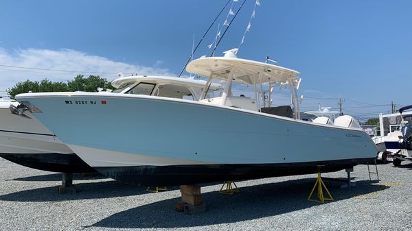 Cobia 320CC 
