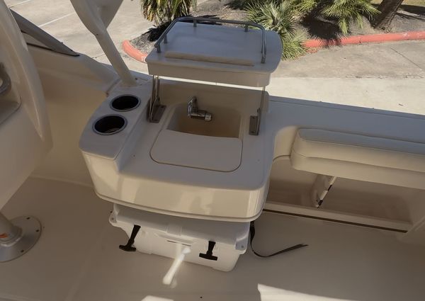 Grady-White Freedom 235 image