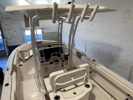 Robalo R222-CENTER-CONSOLE image