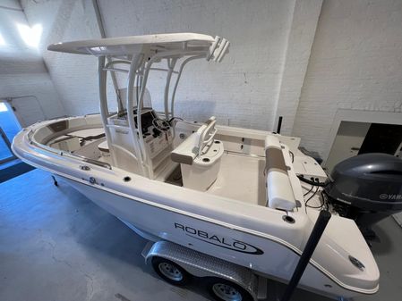 Robalo R222-CENTER-CONSOLE image