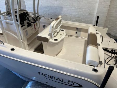 Robalo R222-CENTER-CONSOLE image