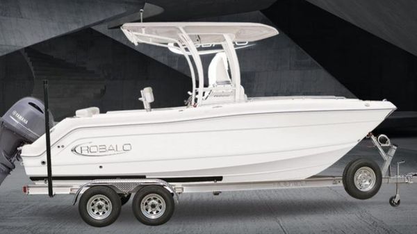 Robalo R222 Center Console