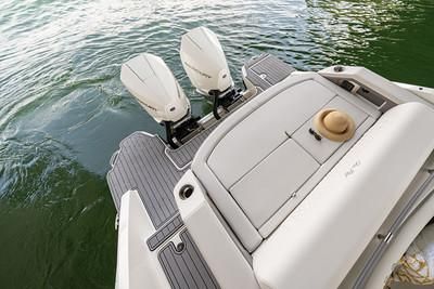 Sea-ray SLX-310-OUTBOARD image