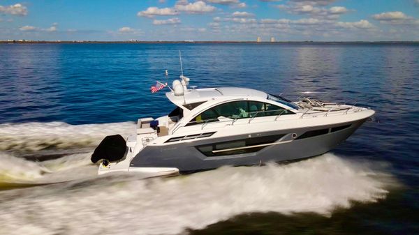 Cruisers Yachts 50 Cantius 