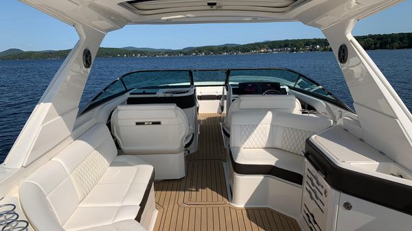 Sea Ray SLX 310 