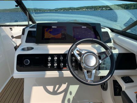 Sea Ray SLX 310 image