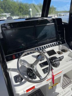 Sea Hunt 30 Gamefish w/ SeaKeeper image