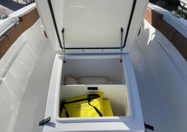 Sea Hunt 30 Gamefish w/ SeaKeeper image