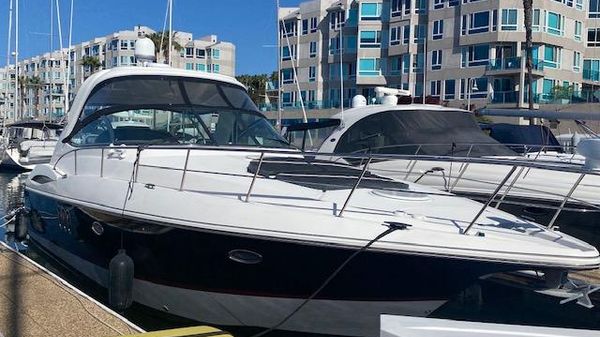 Cruisers Yachts 420 Express