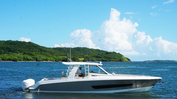 Boston Whaler 420 Outrage