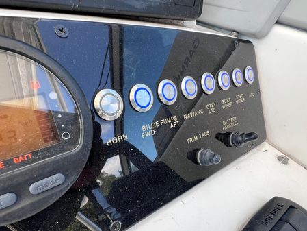 Boston Whaler 28 Conquest image