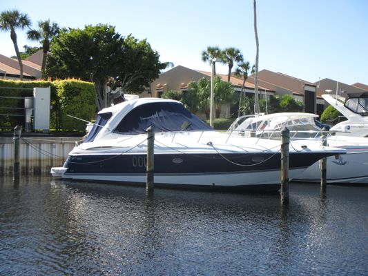 Cruisers Yachts 420 Express - main image