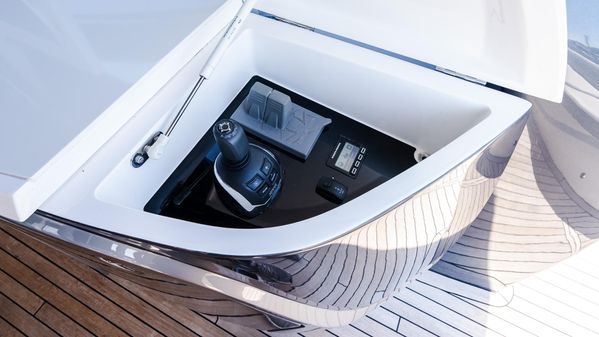 Princess Yachts V55 image