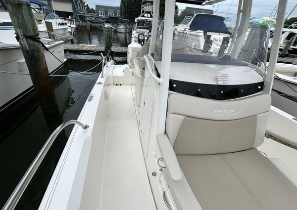 Boston Whaler 27 DAUNTLESS image