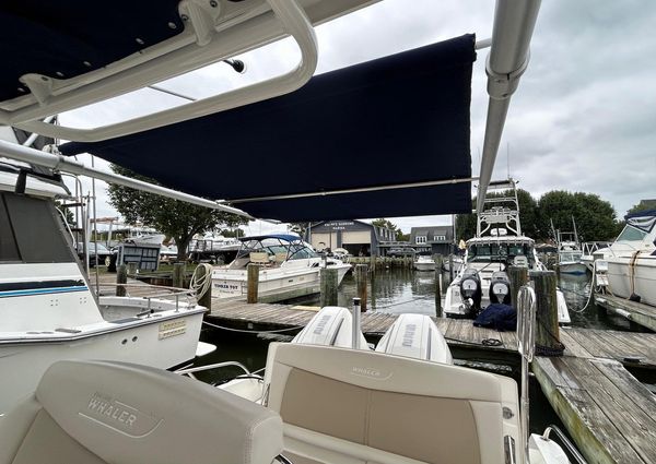 Boston Whaler 27 DAUNTLESS image