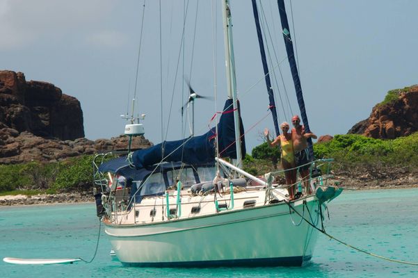 Island Packet 40 - main image