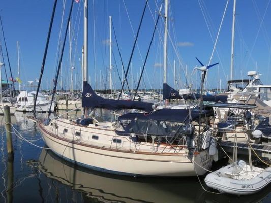 Island Packet 40 - main image