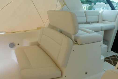 Tiara Yachts 3600 Sovran image