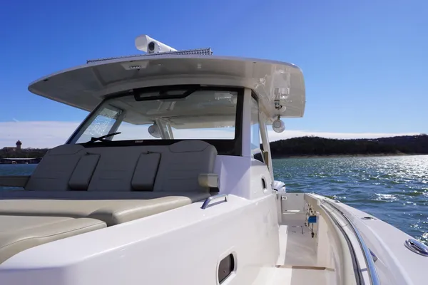 Pursuit S-408-SPORT image