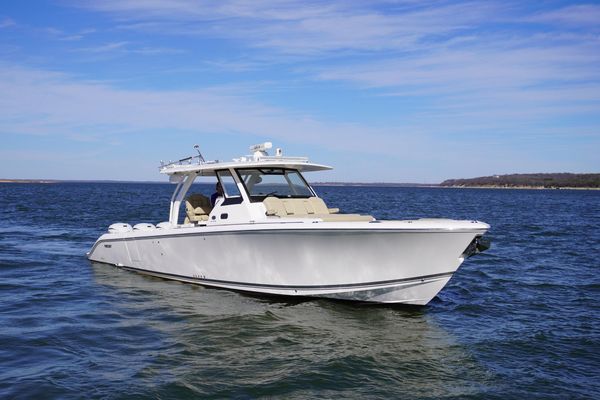 Pursuit S-408-SPORT - main image