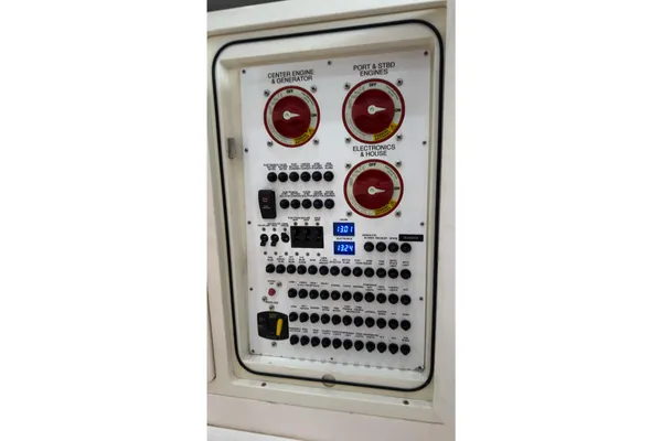 Pursuit S-408-SPORT image