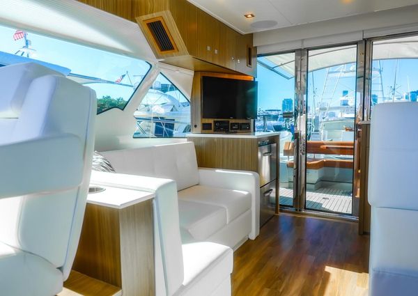 Cruisers Yachts 50 Cantius image