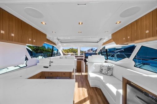 Cruisers Yachts 50 Cantius image