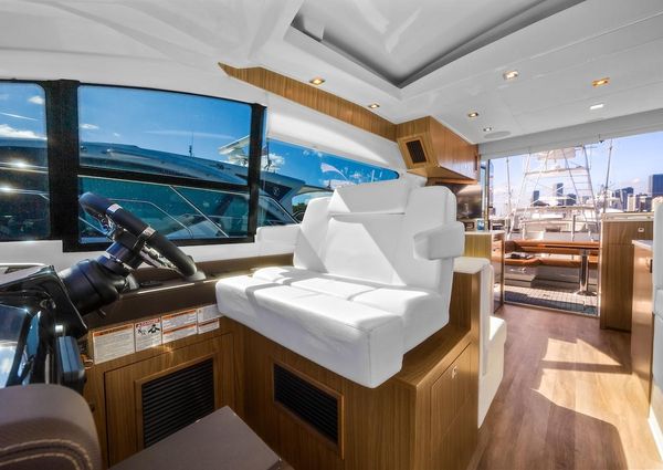 Cruisers Yachts 50 Cantius image