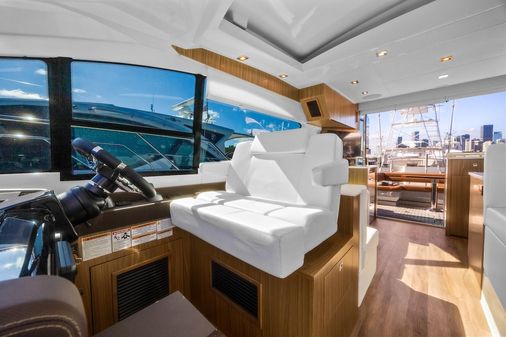 Cruisers Yachts 50 Cantius image