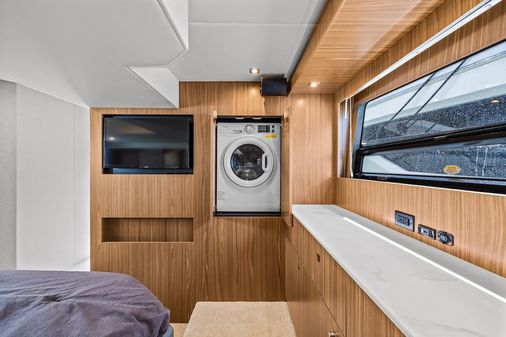 Cruisers Yachts 50 Cantius image