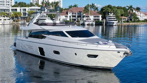 Ferretti Yachts 720