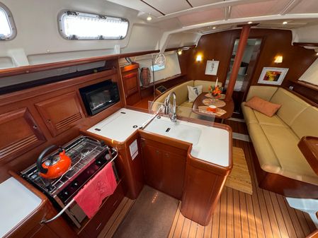 Beneteau Oceanis Clipper 373 image