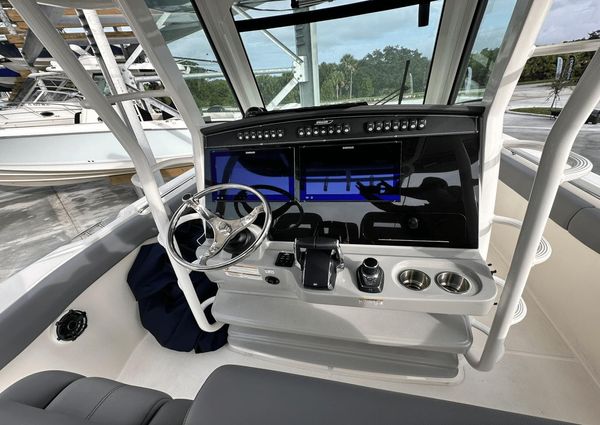 Boston Whaler 330 Outrage image