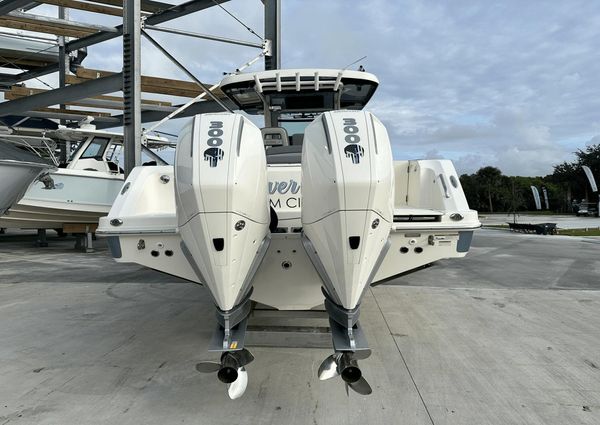 Boston Whaler 330 Outrage image