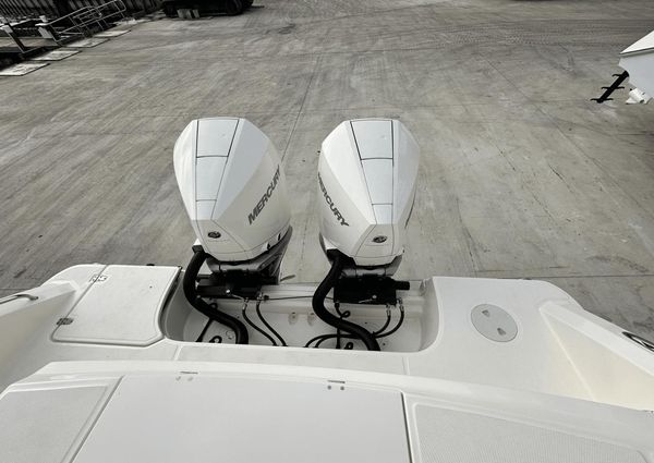 Boston Whaler 330 Outrage image