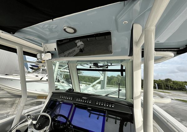 Boston Whaler 330 Outrage image