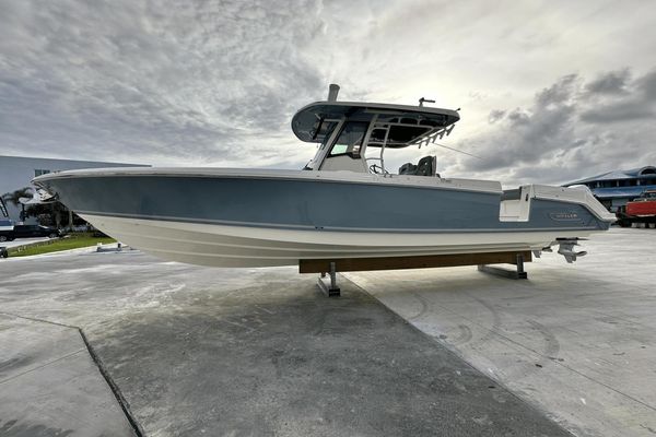 Boston Whaler 330 Outrage - main image