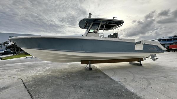 Boston Whaler 330 Outrage