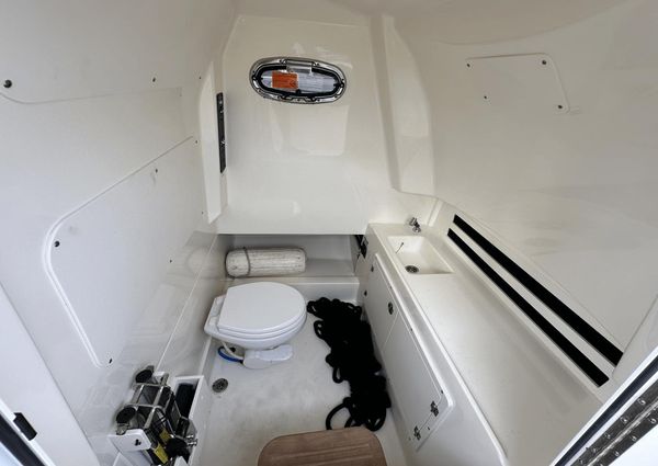 Boston Whaler 330 Outrage image