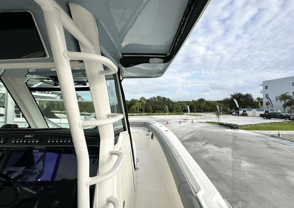 Boston Whaler 330 Outrage image