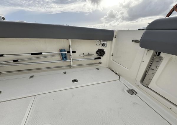 Boston Whaler 330 Outrage image