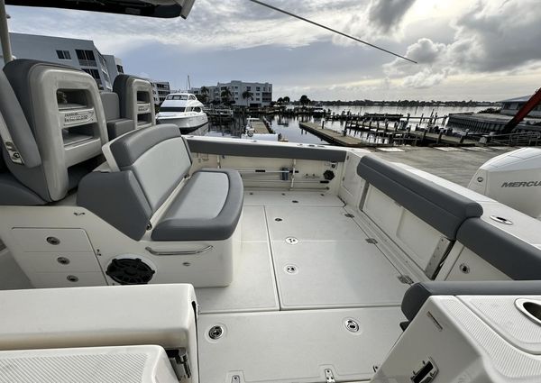 Boston Whaler 330 Outrage image