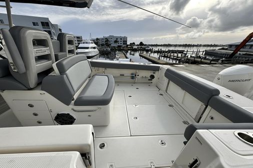 Boston Whaler 330 Outrage image