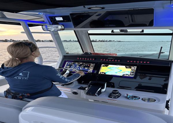 Boston Whaler 330 Outrage image