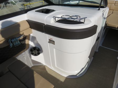 Sea Ray SDX 270 image