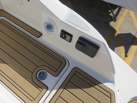 Sea Ray SDX 270 image