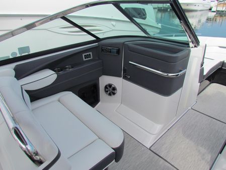 Regal 2800 Bowrider image