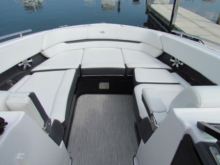 Regal 2800 Bowrider image