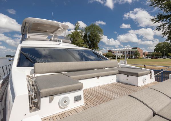 Azimut 66 image